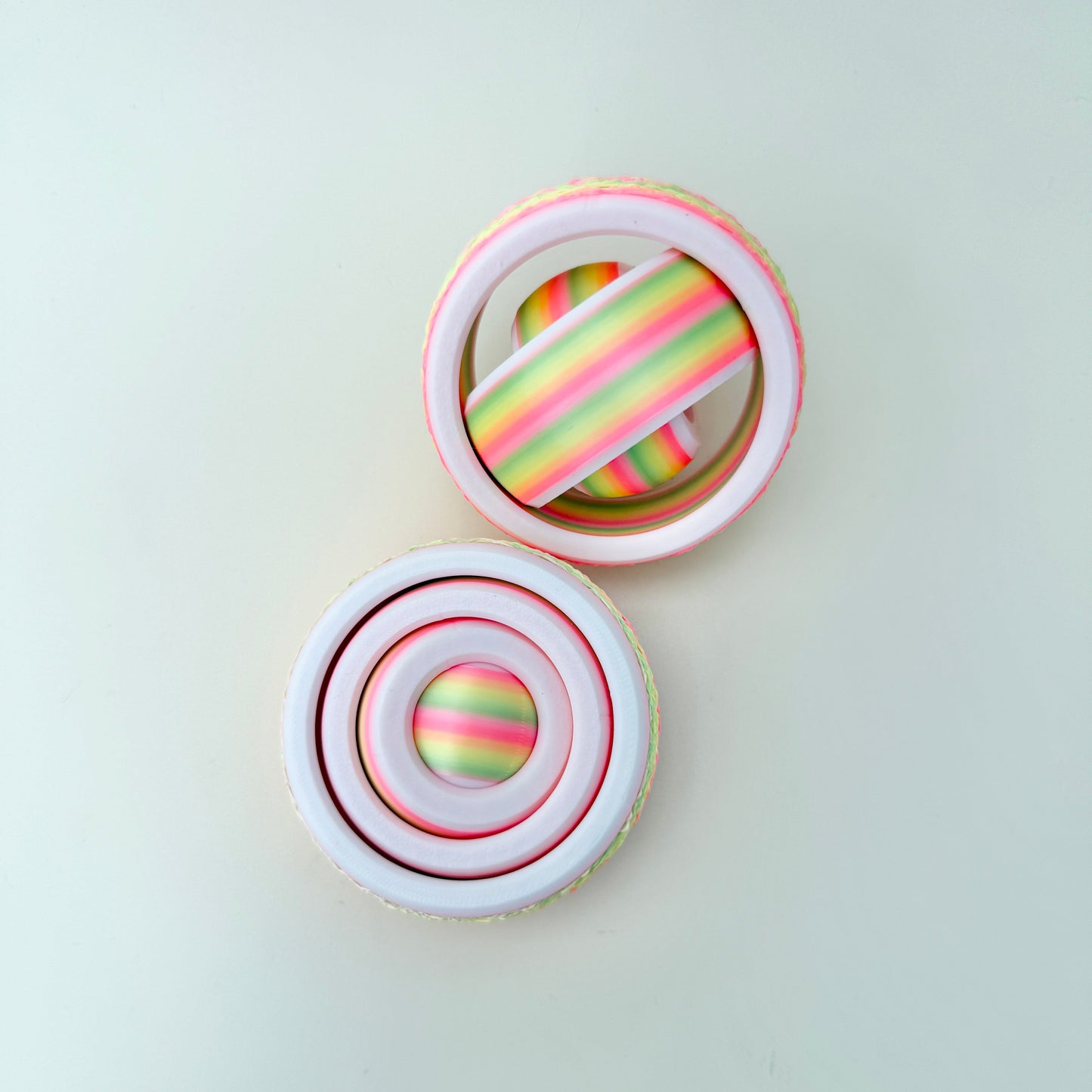 Low-noise gyro designed for quick focus breaks at work, school or on the go.