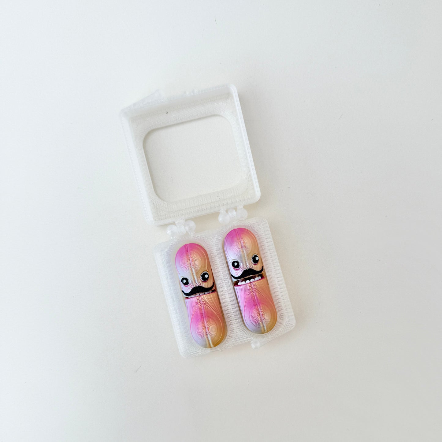 novelty bean duo with opening mouths designed for low-noise stimming
