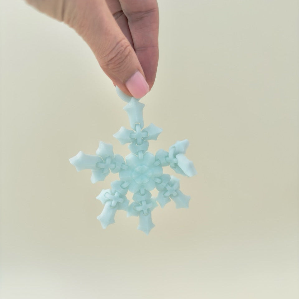 Lightweight 10 cm flexible fidget suited to desks, bags and everyday use.