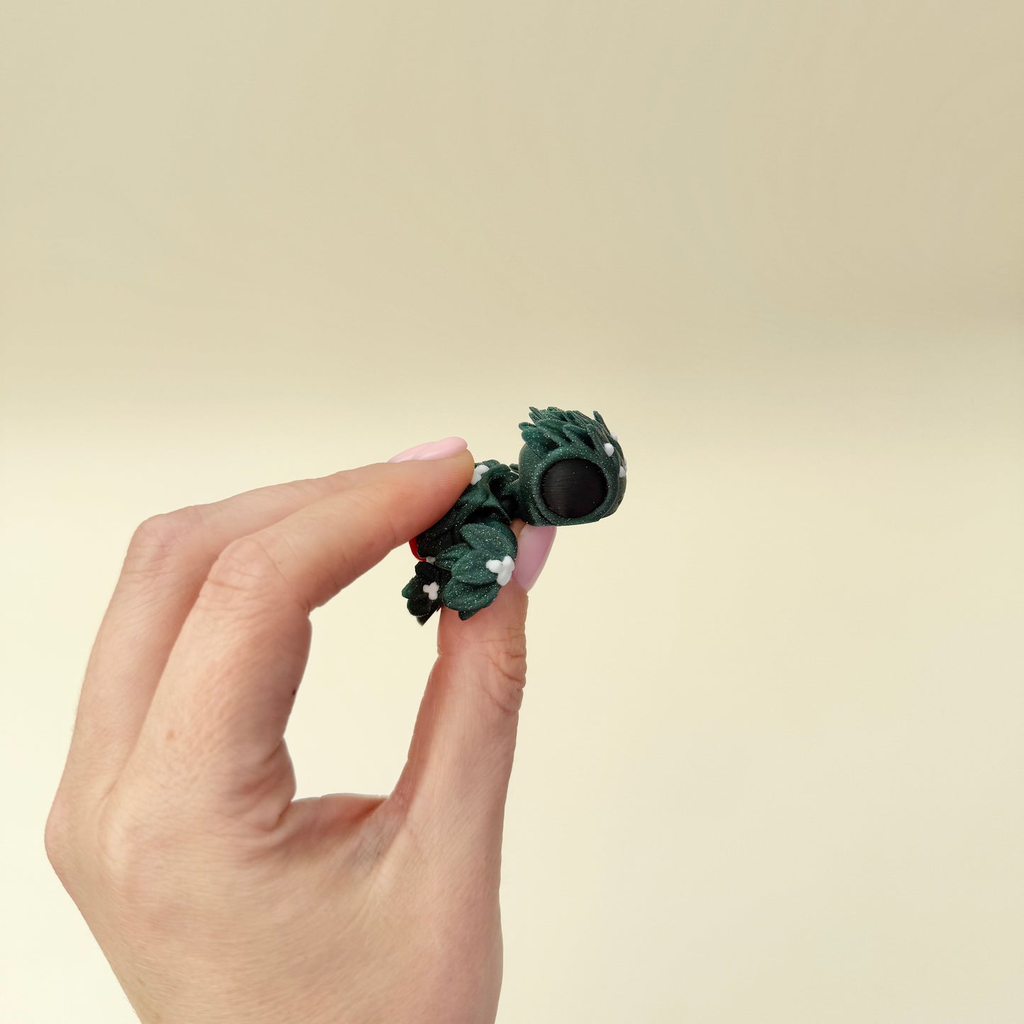 Cute 5 cm turtle ornament-style fidget with leafy ridges, black eyes, and a red ribbon bow detail.