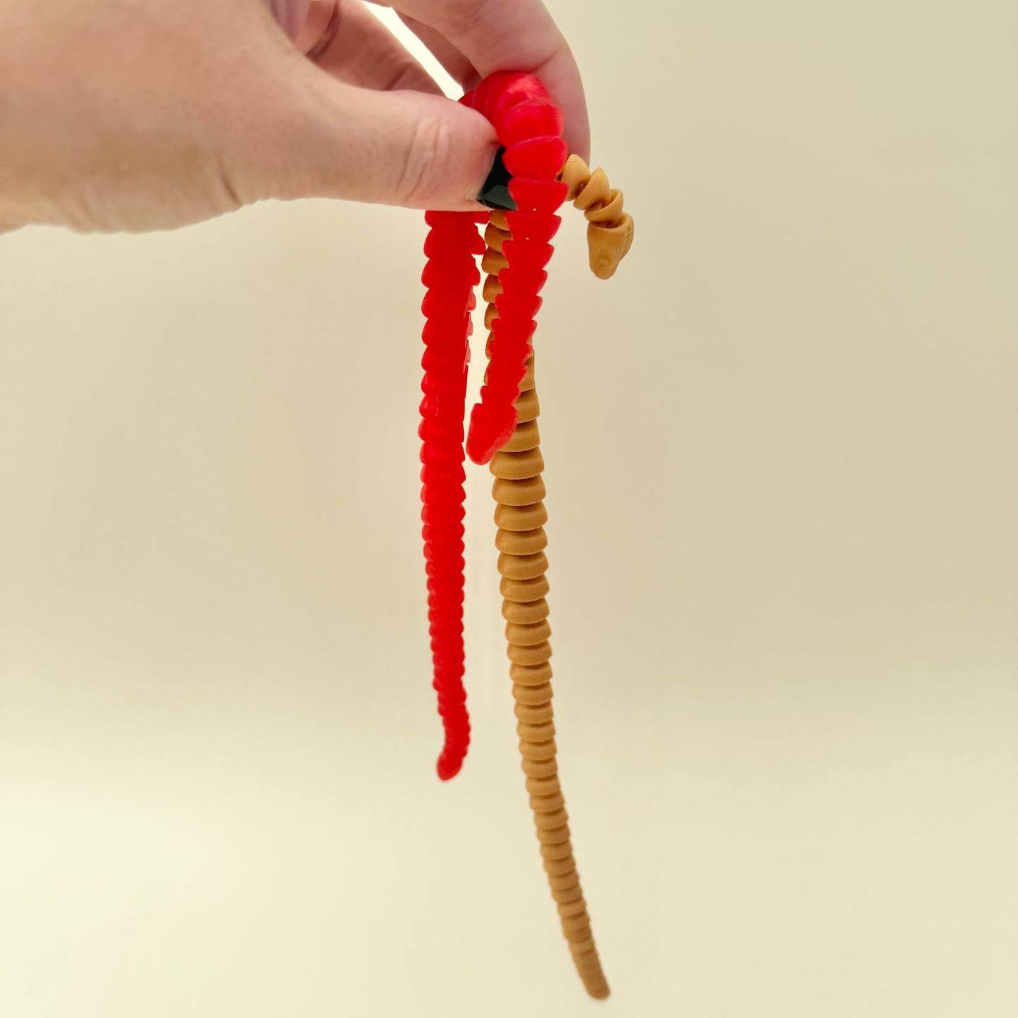 Flexible 3D printed snake for rolling through the hands.