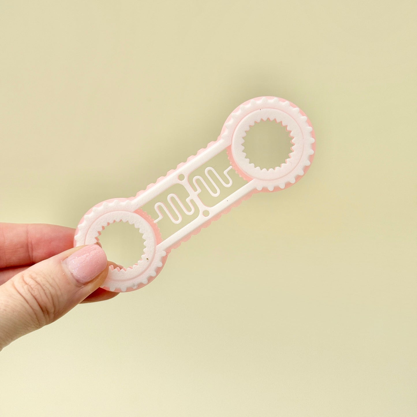 Flat, lightweight stim toy with textured edges and click feedback, great for sensory regulation and travel.