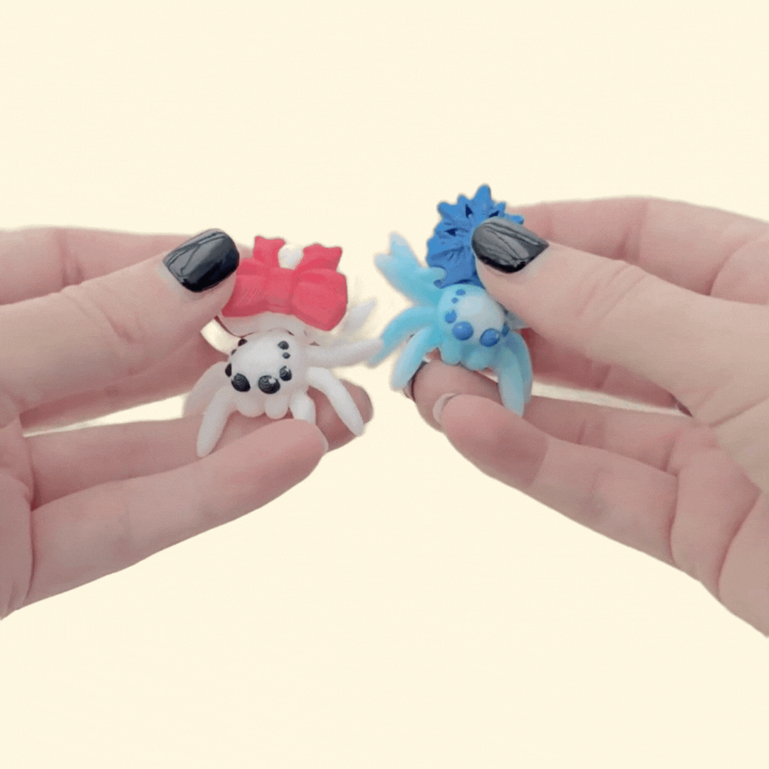 Mini spider stim toy in Christmas colours for collectors.