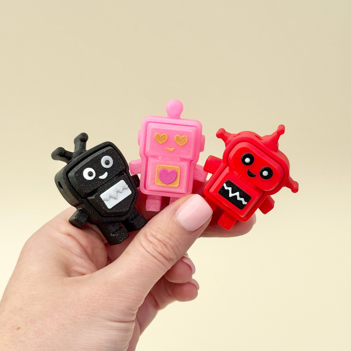 Compact 5 cm robot clicker offering a crisp, satisfying press.