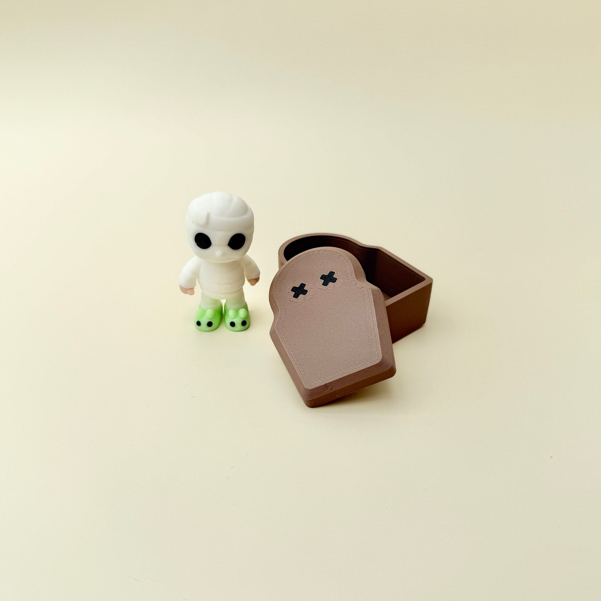 small coffin and figure combo offering a calm open-close motion
