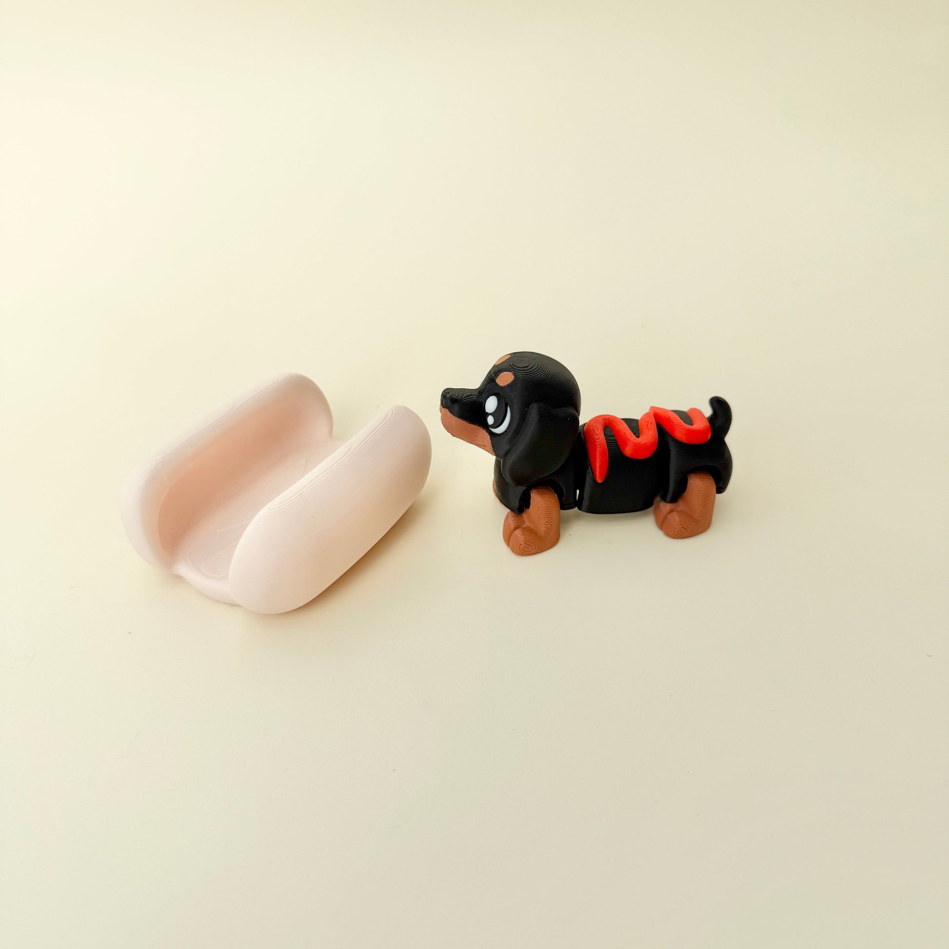 Removable bun with raised details and articulated dog for tracing and tactile input.
