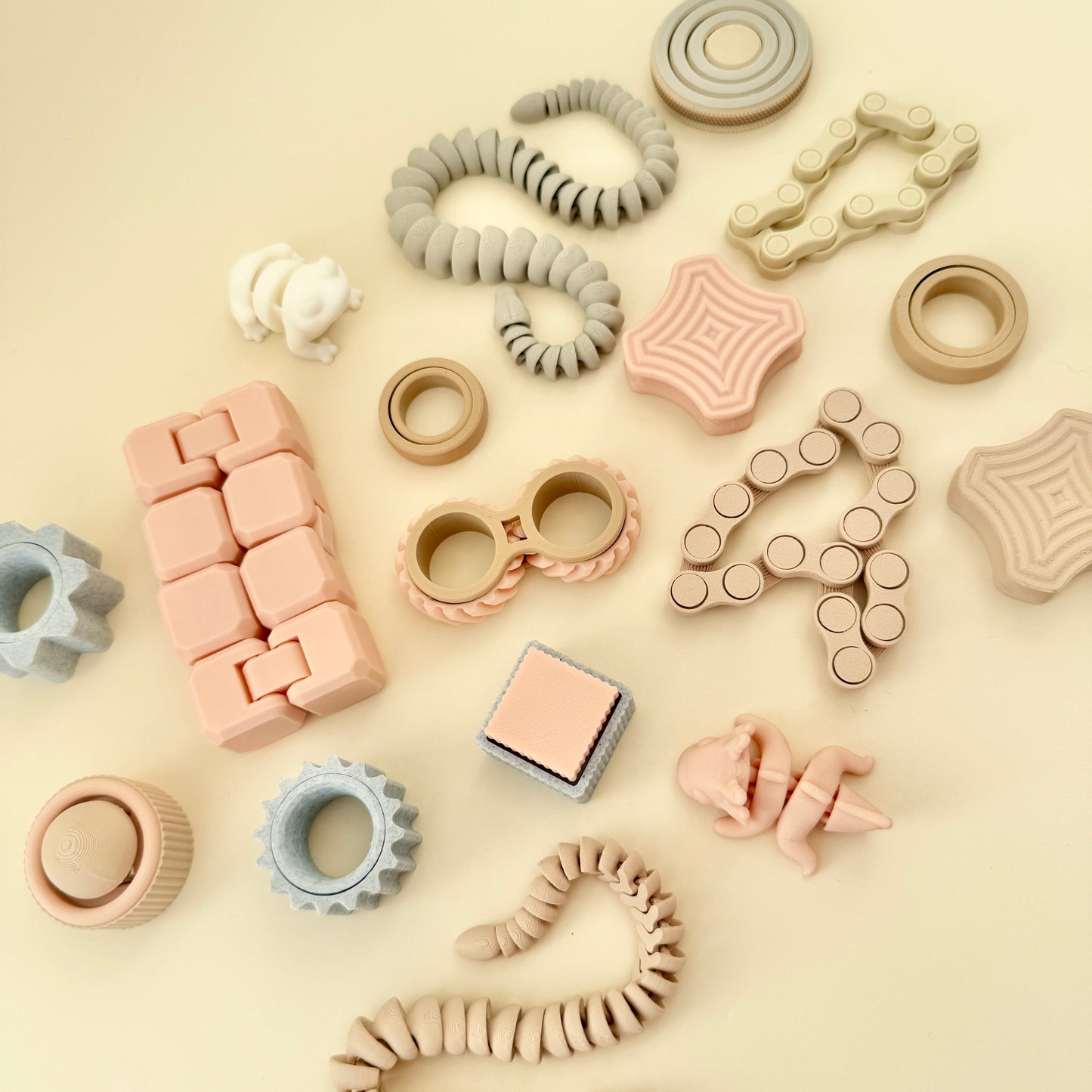 Compact yet diverse selection of quiet sensory fidgets.