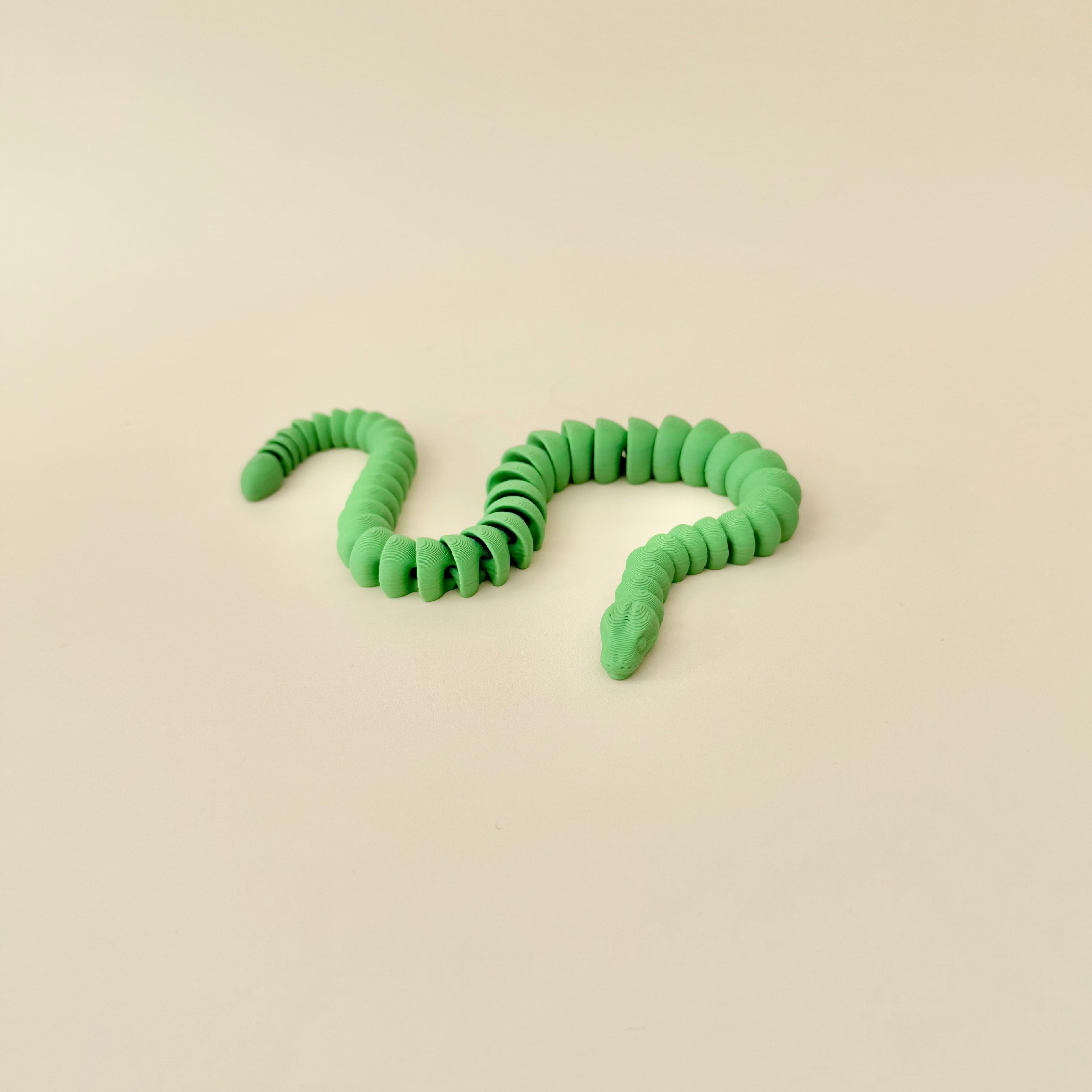 Articulated fidget snake with smooth bendy segments for quiet hands-busy movement and sensory regulation.
