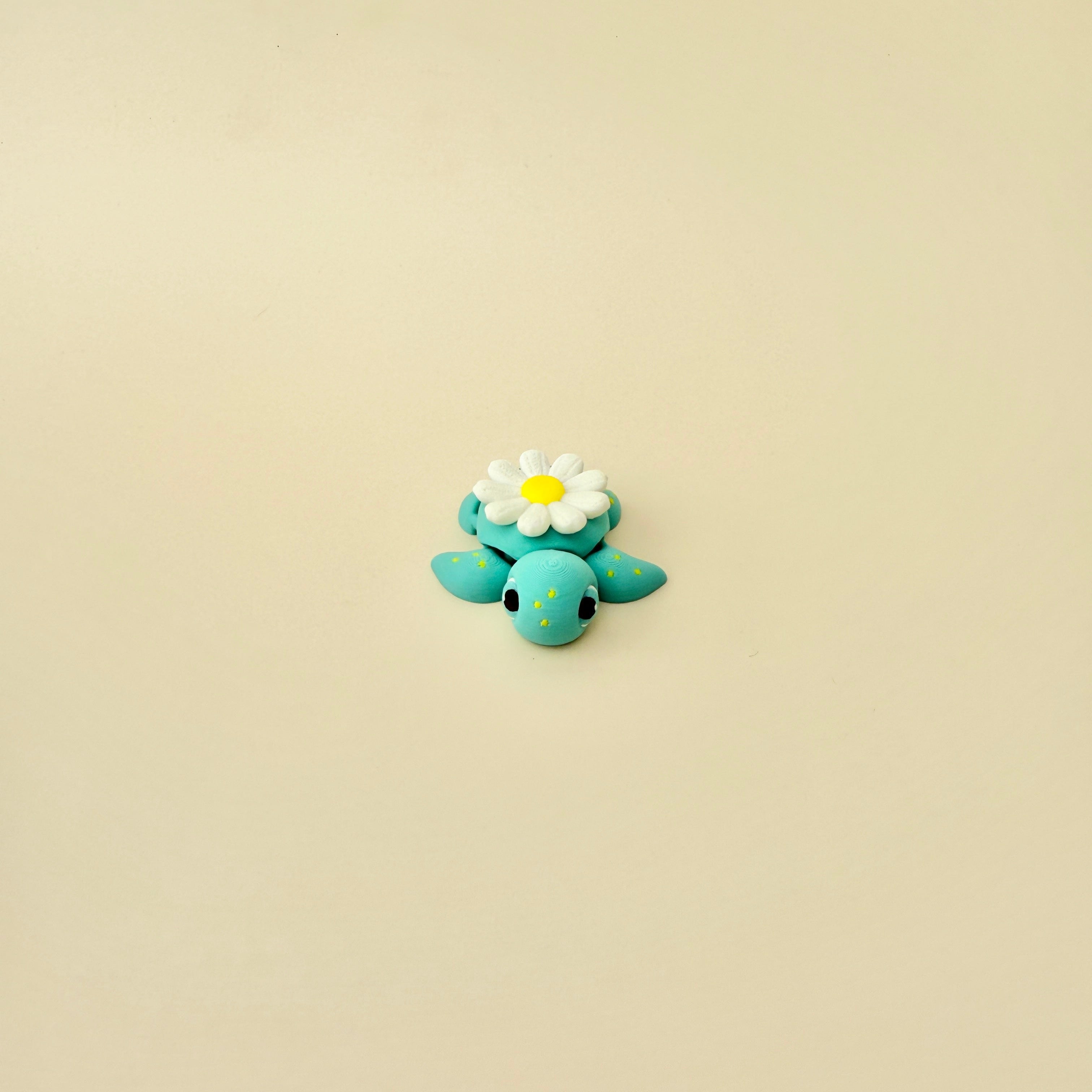 A fully articulated fidget turtle in calming colours, perfect for on-the-go fidgeting.