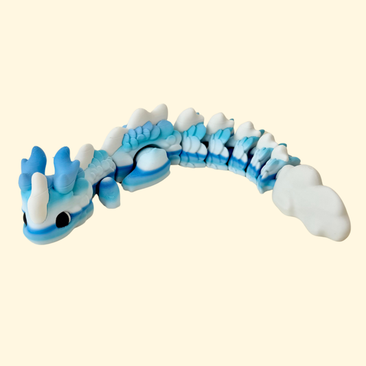 Chunky, flexible dragon fidget with raised scales, 25 cm length, quiet movement and sensory-friendly focus support.
