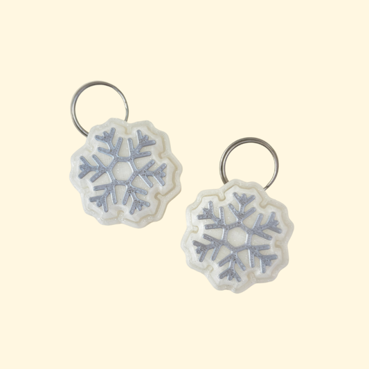 compact snowflake clicker with frosted glitter finish and push-down action
