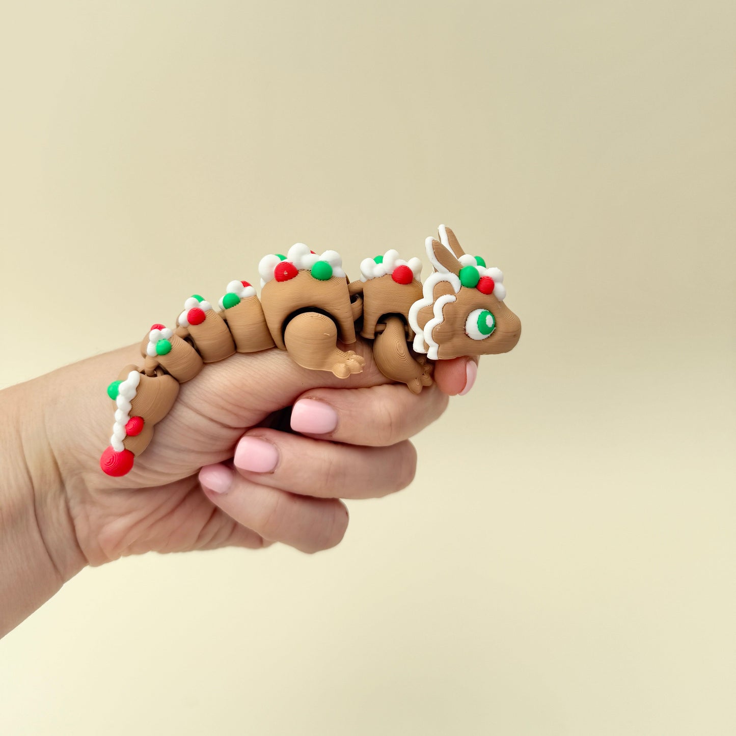 Hand-filling 13 cm fidget dragon for calm, rhythmic handling.
