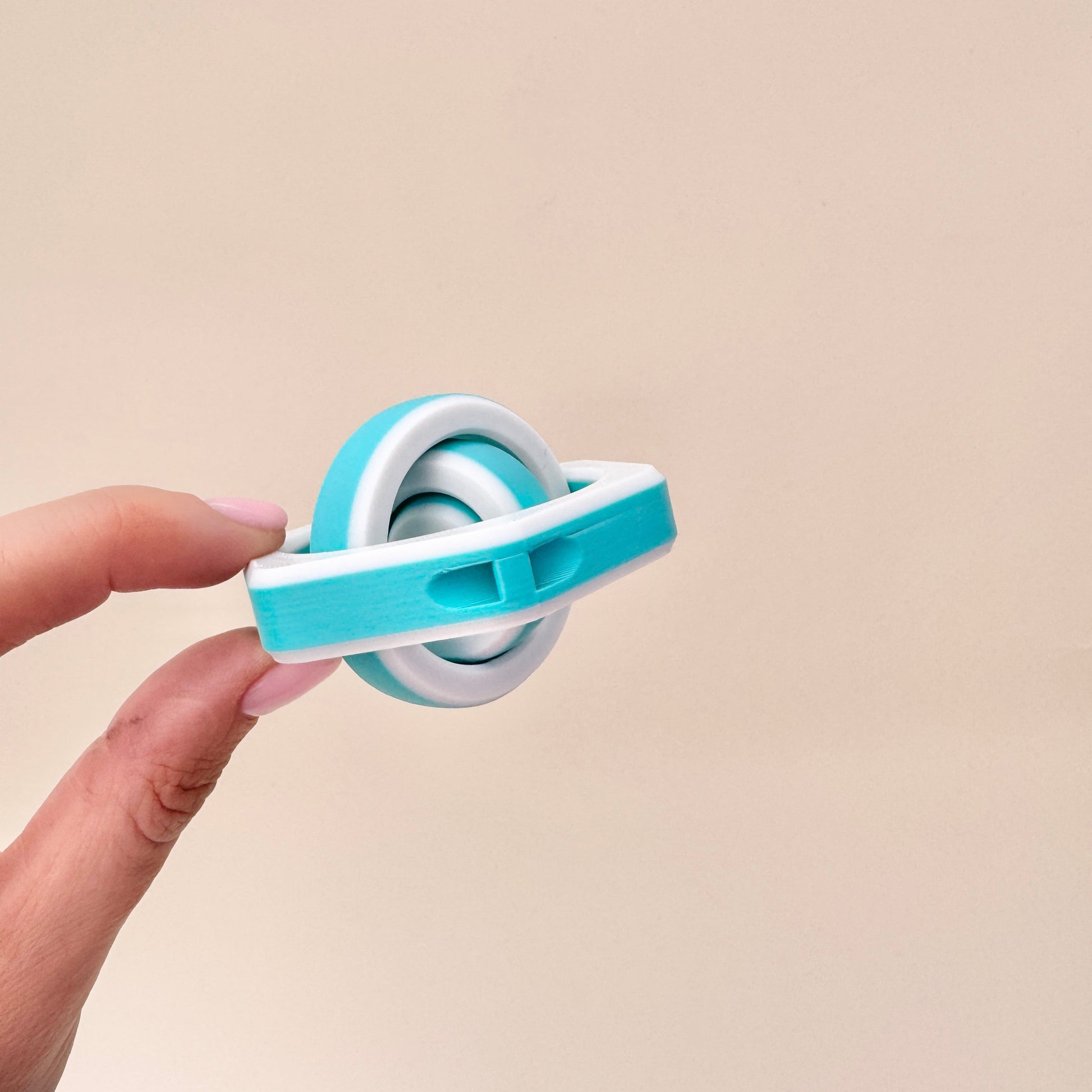 Six-sided frame gives a steady pinch grip and easy tracing.
