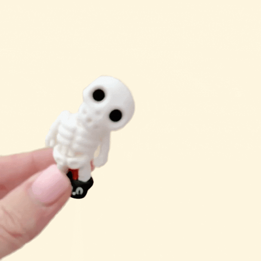 Mini poseable skeleton that’s fun to handle and easy to display during spooky season.