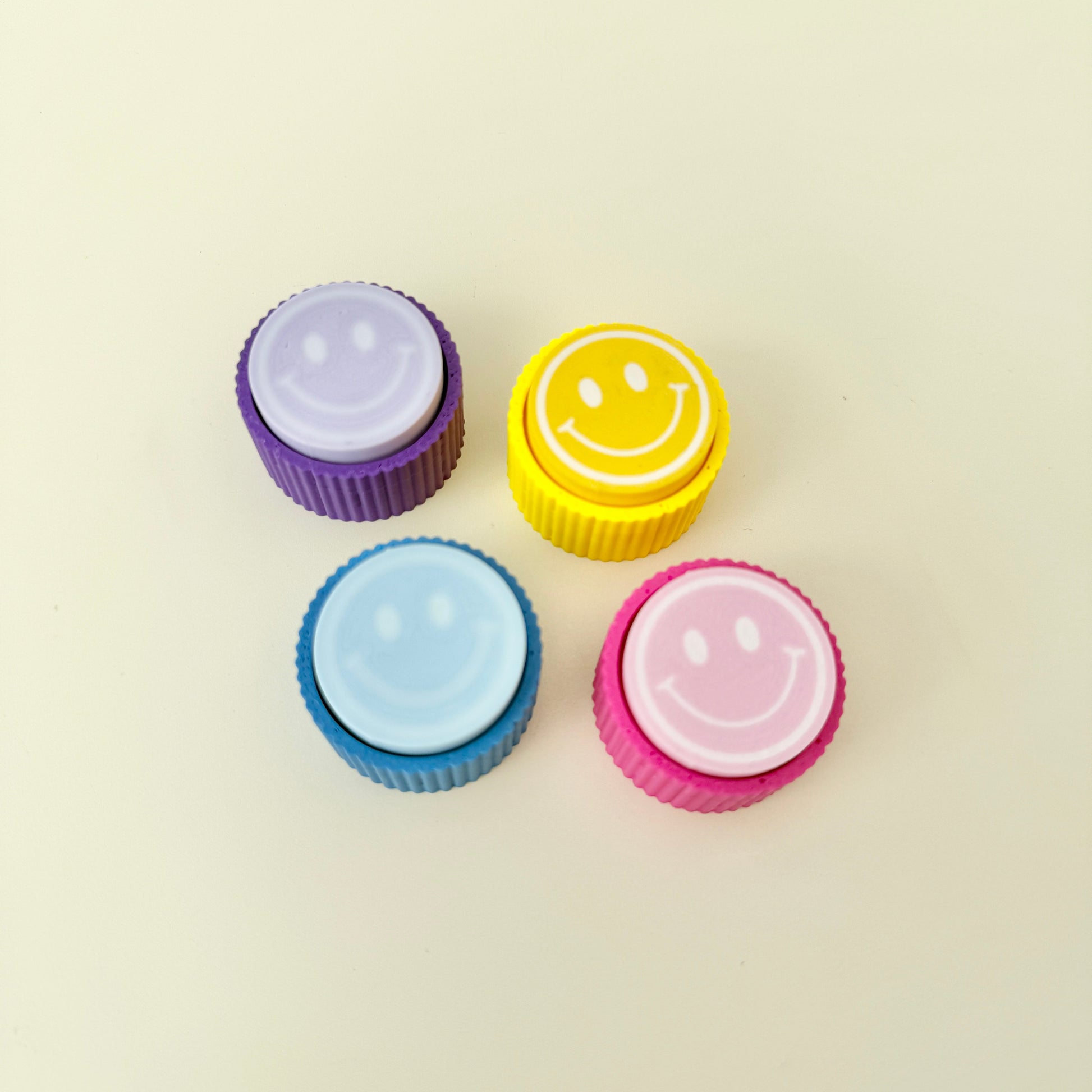 round clicker available in multiple colour options
