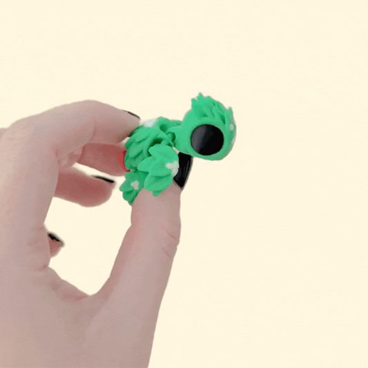 Pocket-size seasonal fidget for everyday carry