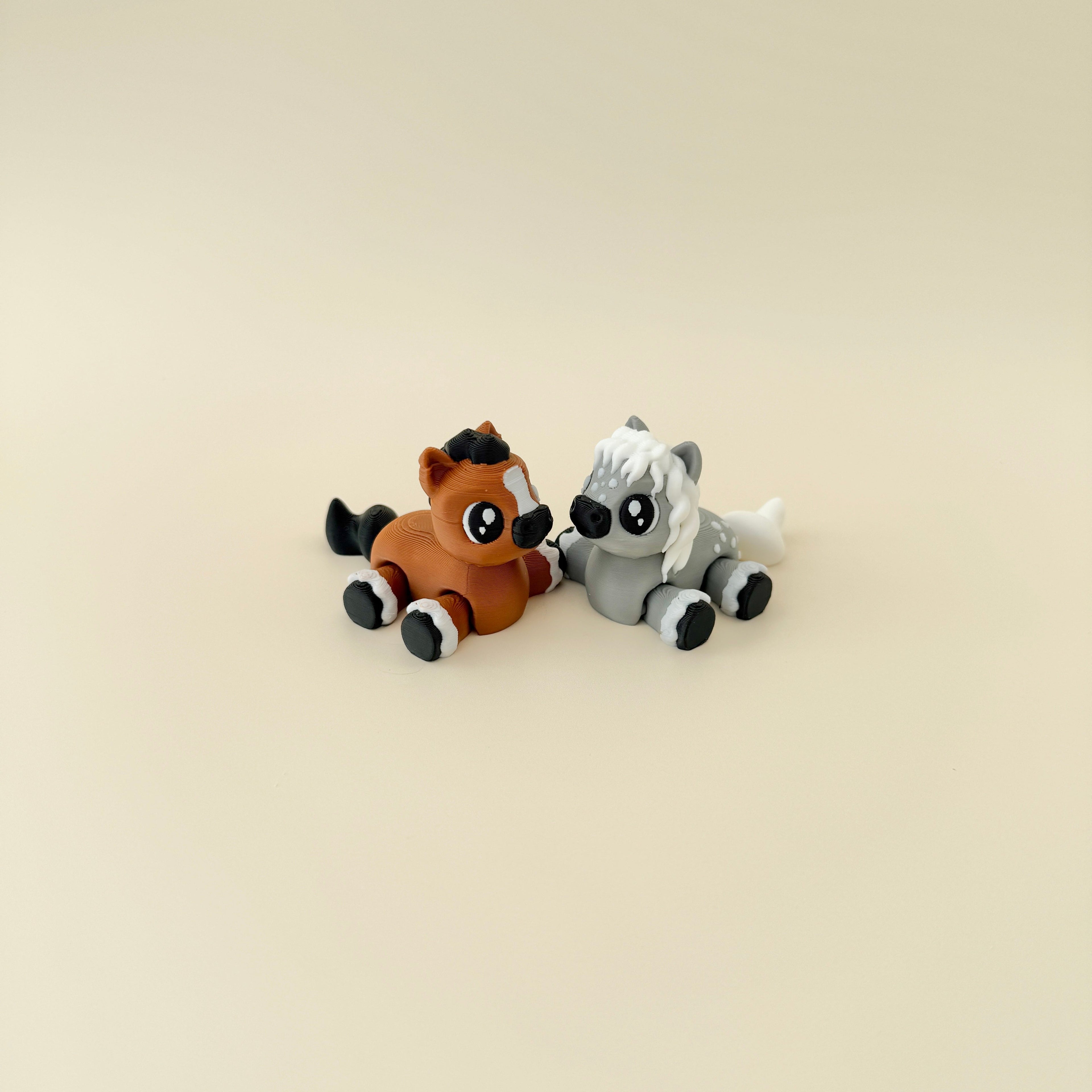 A playful and flexible horse fidget toy, ideal for stress relief and focus.