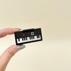 Small piano-style sensory fidget with satisfying press action for stimming, attention support and stress relief.
