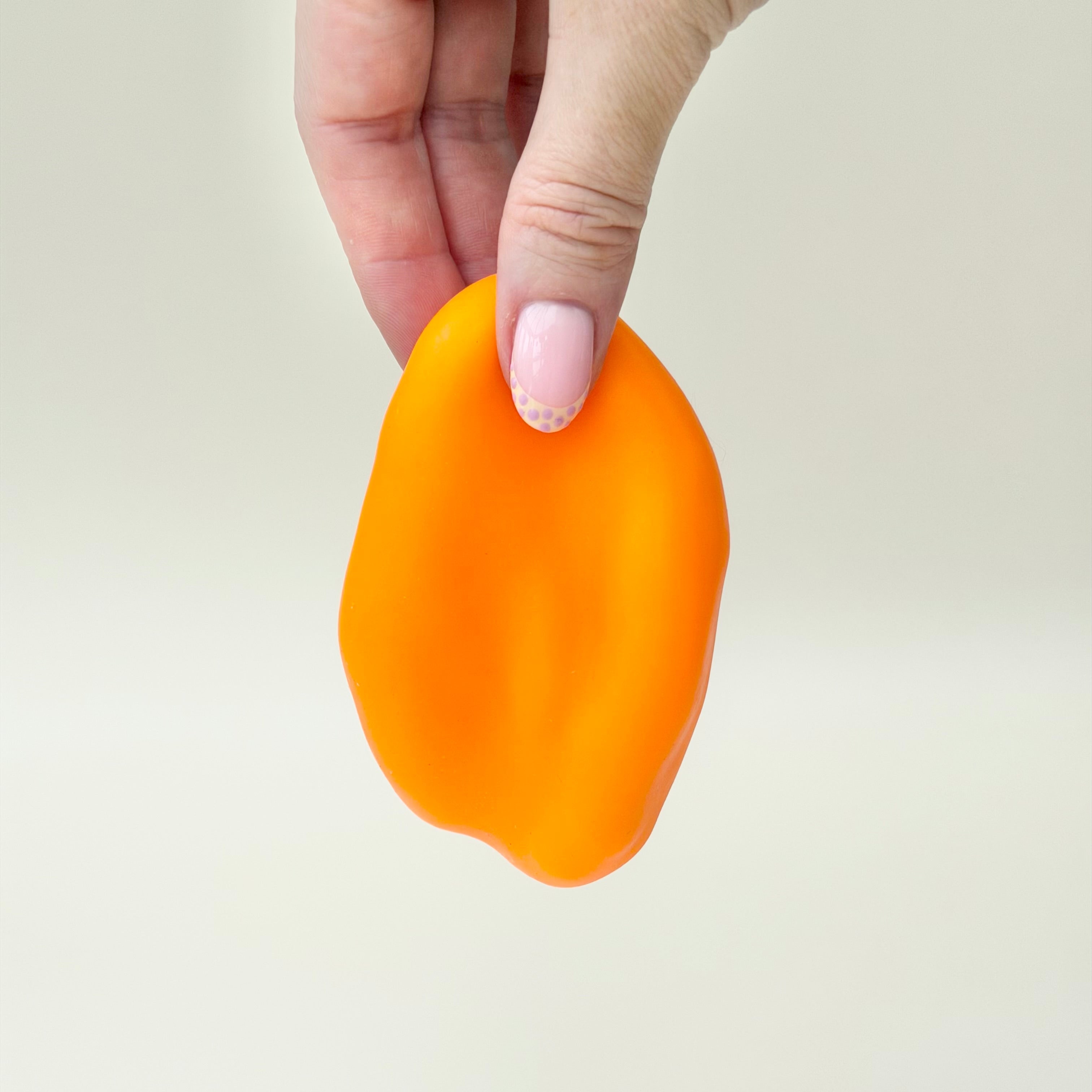 Shapeable sensory fidget designed for pressing and moulding with a sand shift feel, ideal for slow stimming and focus breaks.
