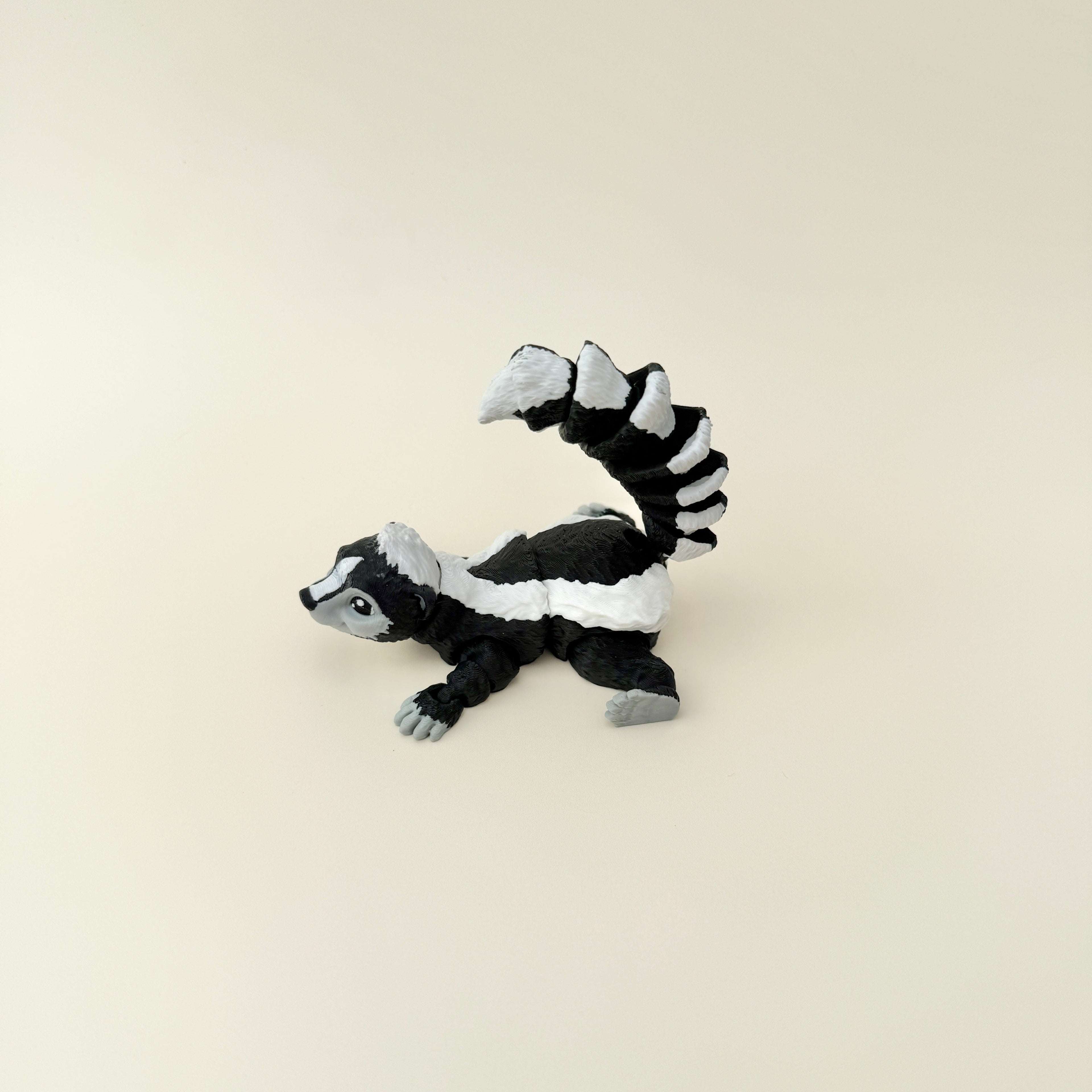 A lifelike skunk fidget toy with detailed features, an adjustable tail, and rotating head, ideal for animal lovers.