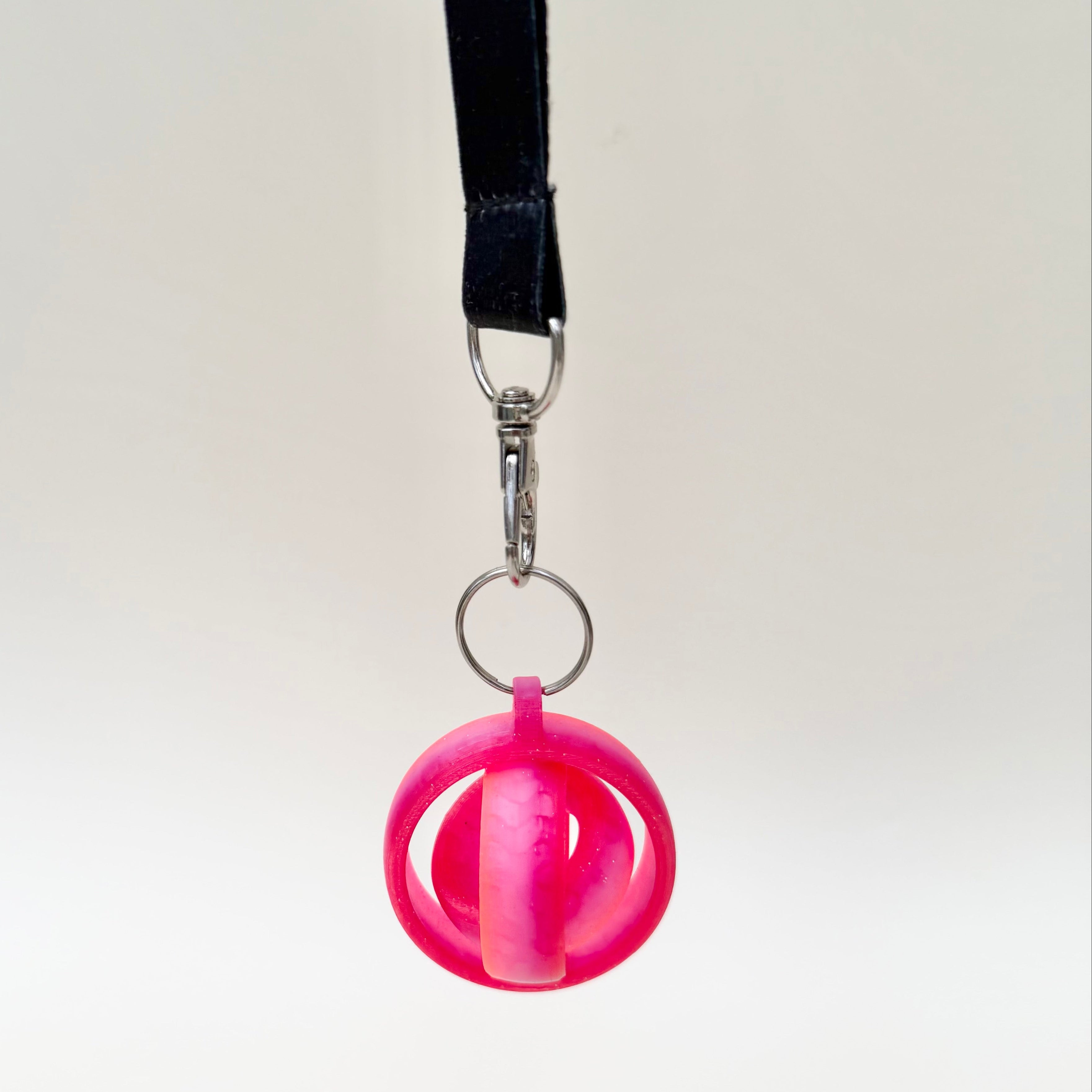 Simple one-handed fidget spinner with quiet rotation for waiting rooms, meetings, commutes, and school days.
