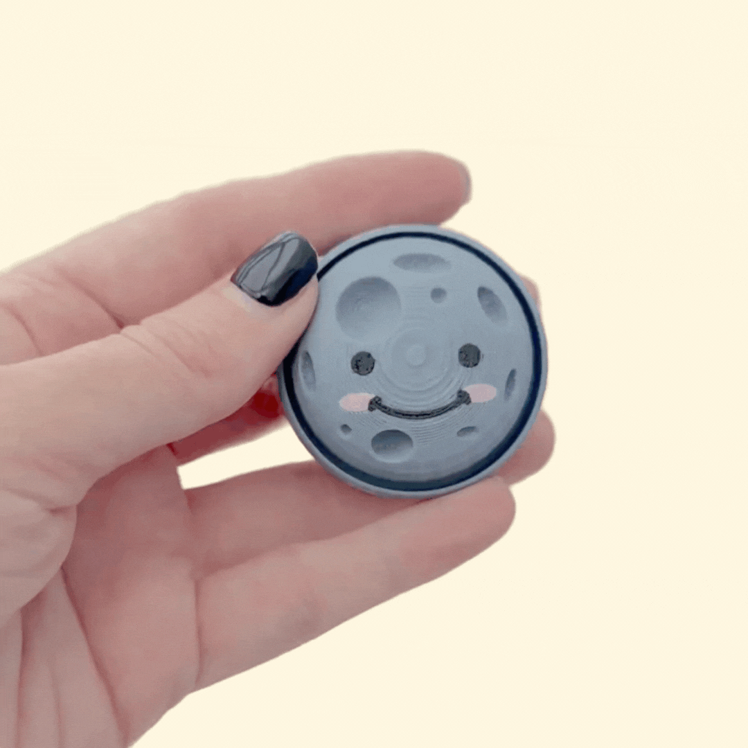 Chunky round sensory fidget with press top, suitable for handheld tracing and clicking.
