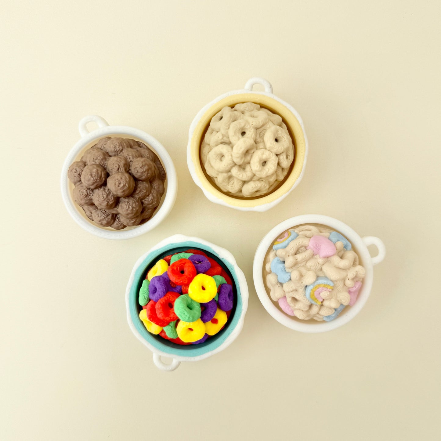 Mini clicker featuring colourful cereal rings with a keyring loop for on-the-go use.
