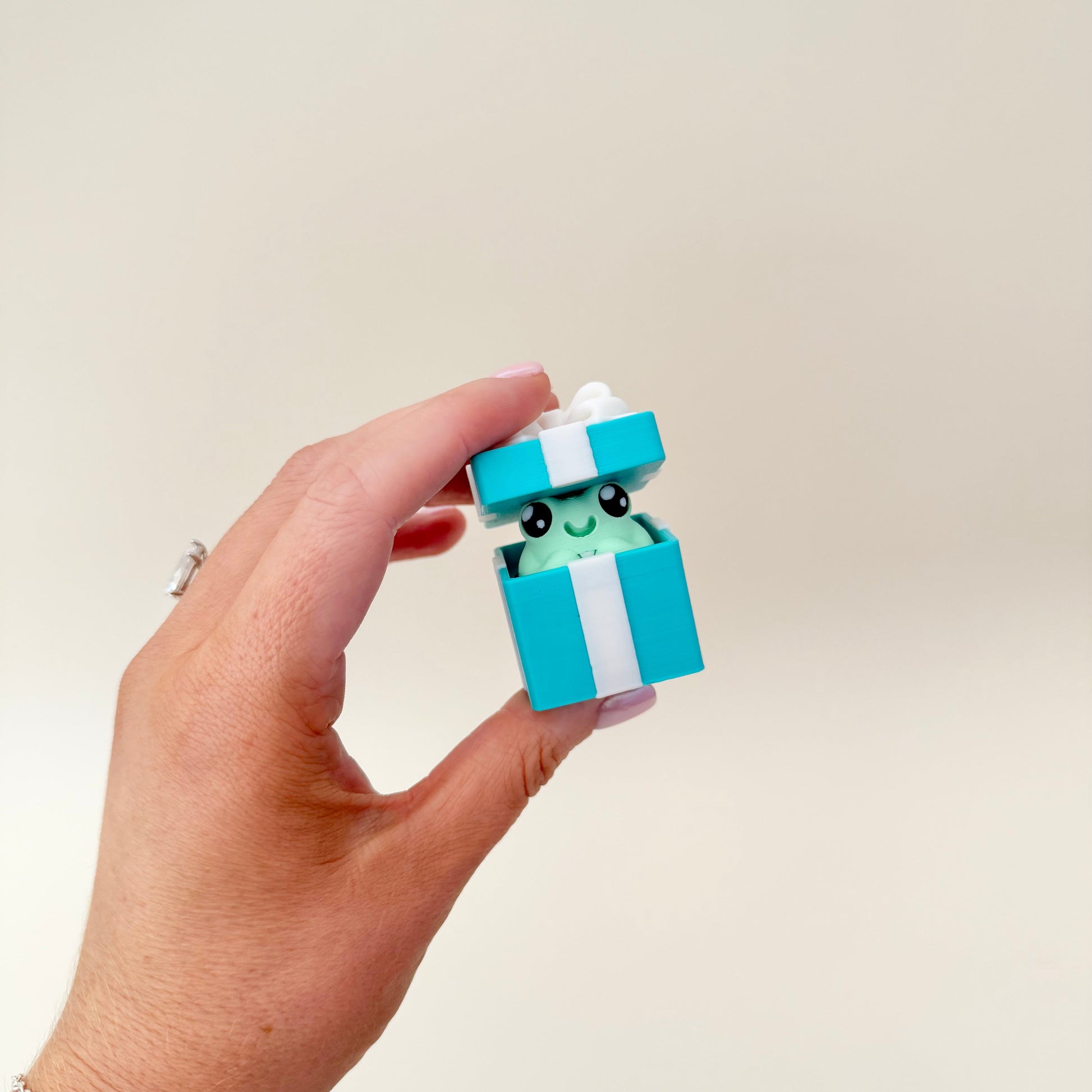 Frog-in-a-present fidget; compact and sturdy with a firm, satisfying click.
