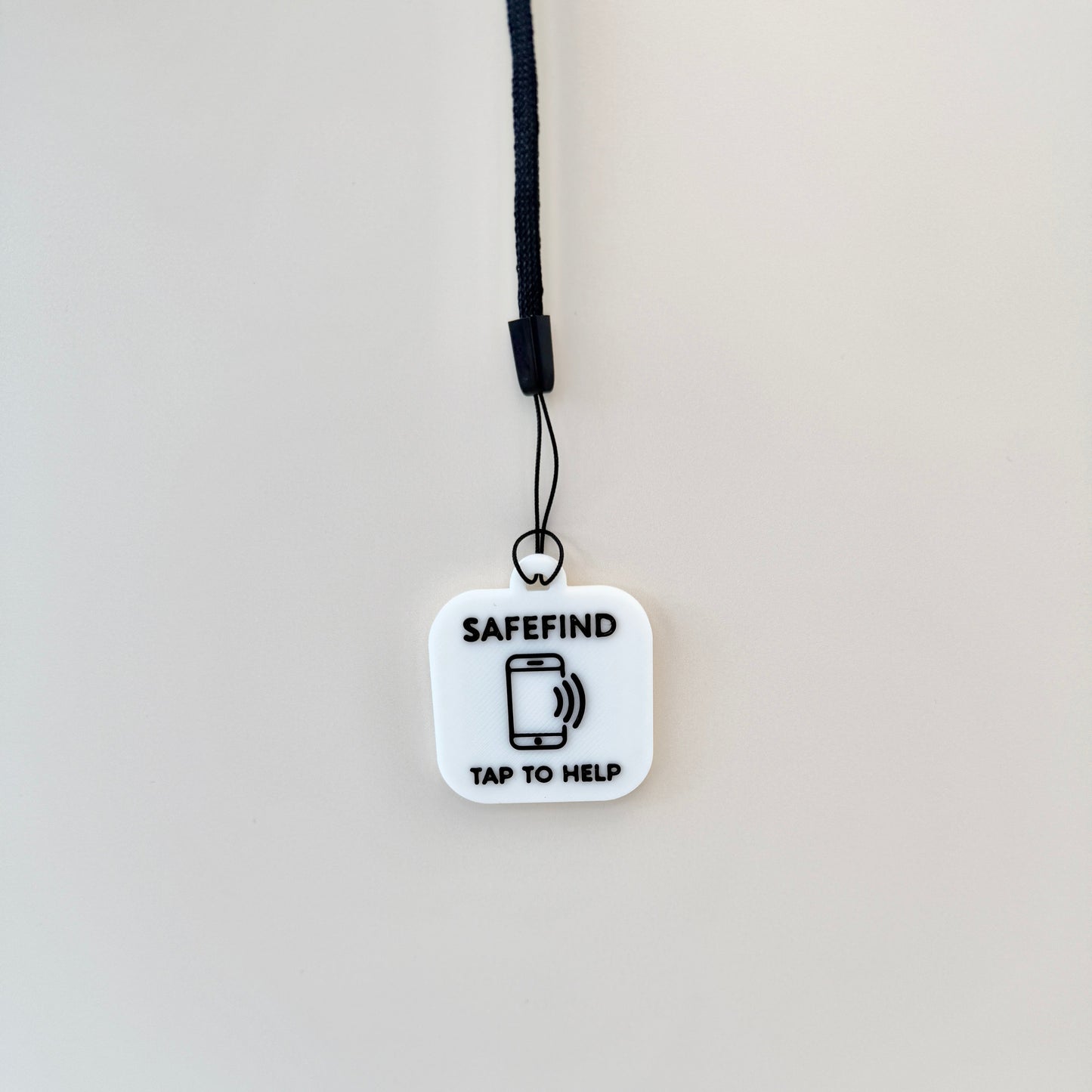 Keyring with integrated NFC functionality for quick access to personalised information.