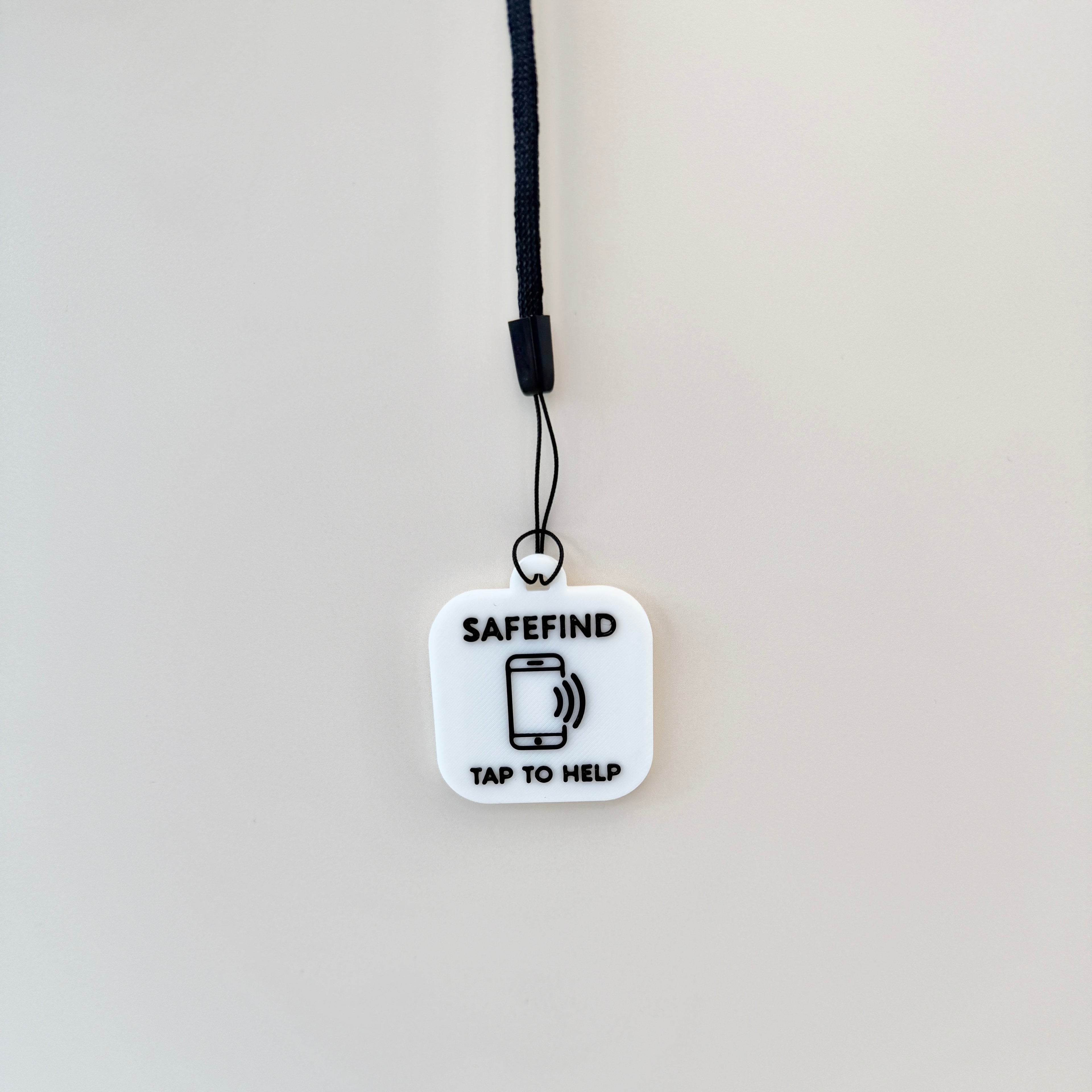 Keyring with integrated NFC functionality for quick access to personalised information.