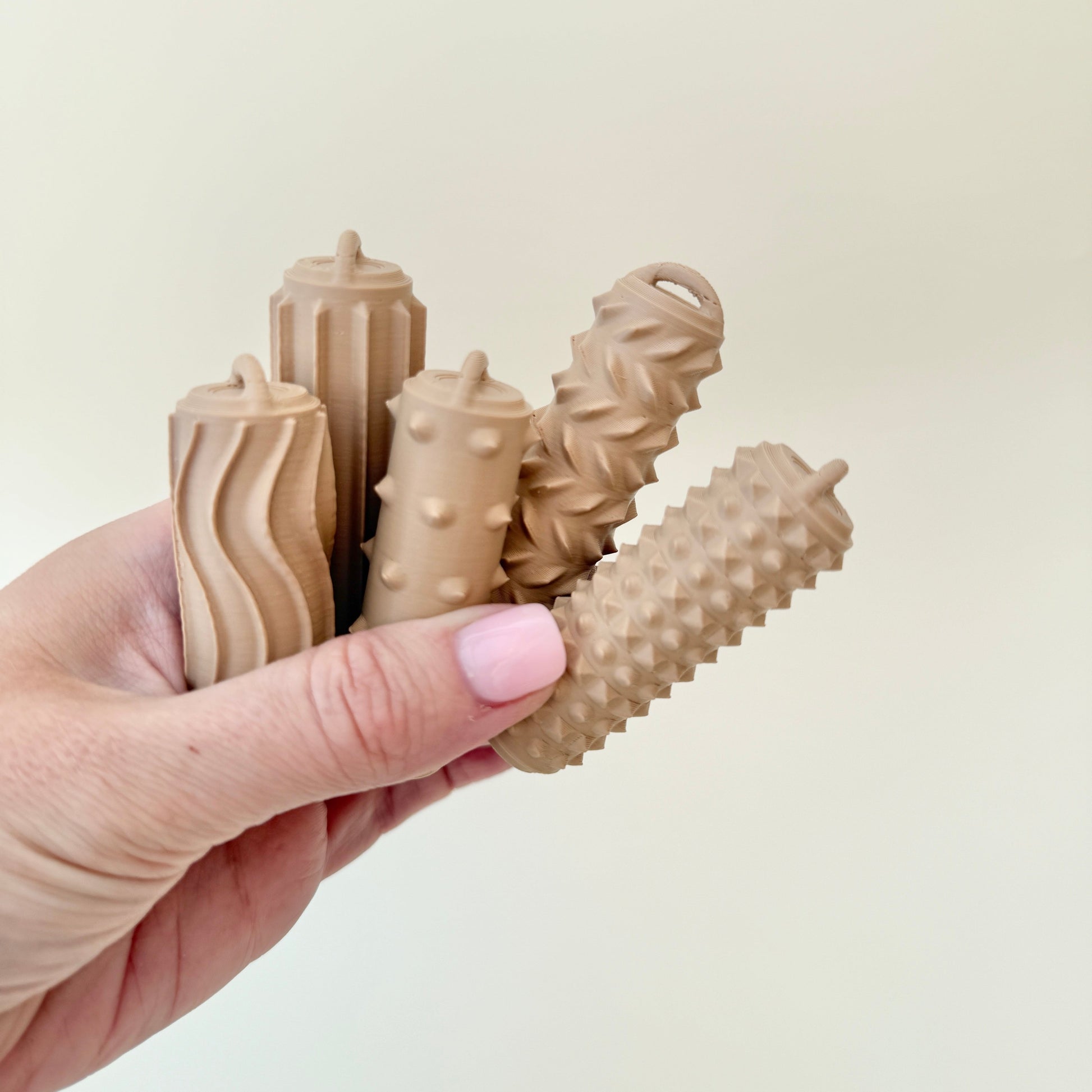 Firm patterned surface designed to deliver stronger pressure for pain stimming.

