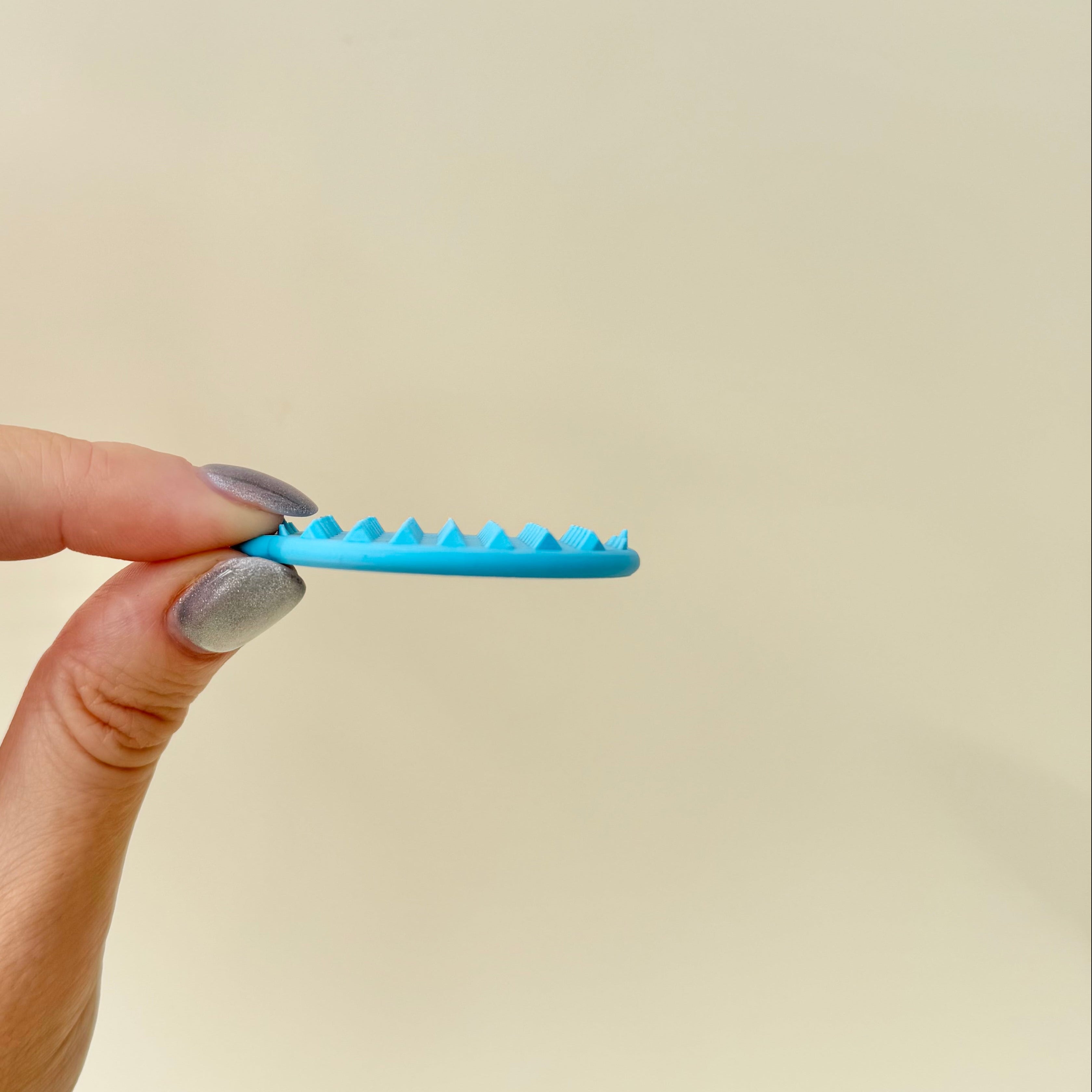 Compact texture add-on for lanyards, bags or coats, designed for stimming, focus support and calming touch.
