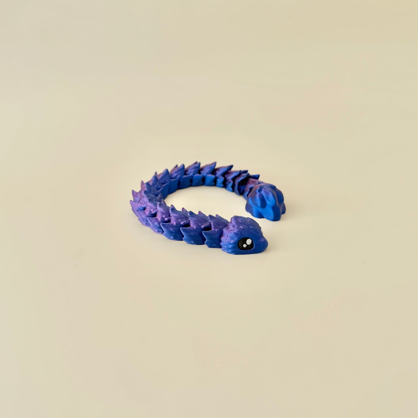 Chunkier build than a classic flexi, offering extra tactile input and satisfying flow.
