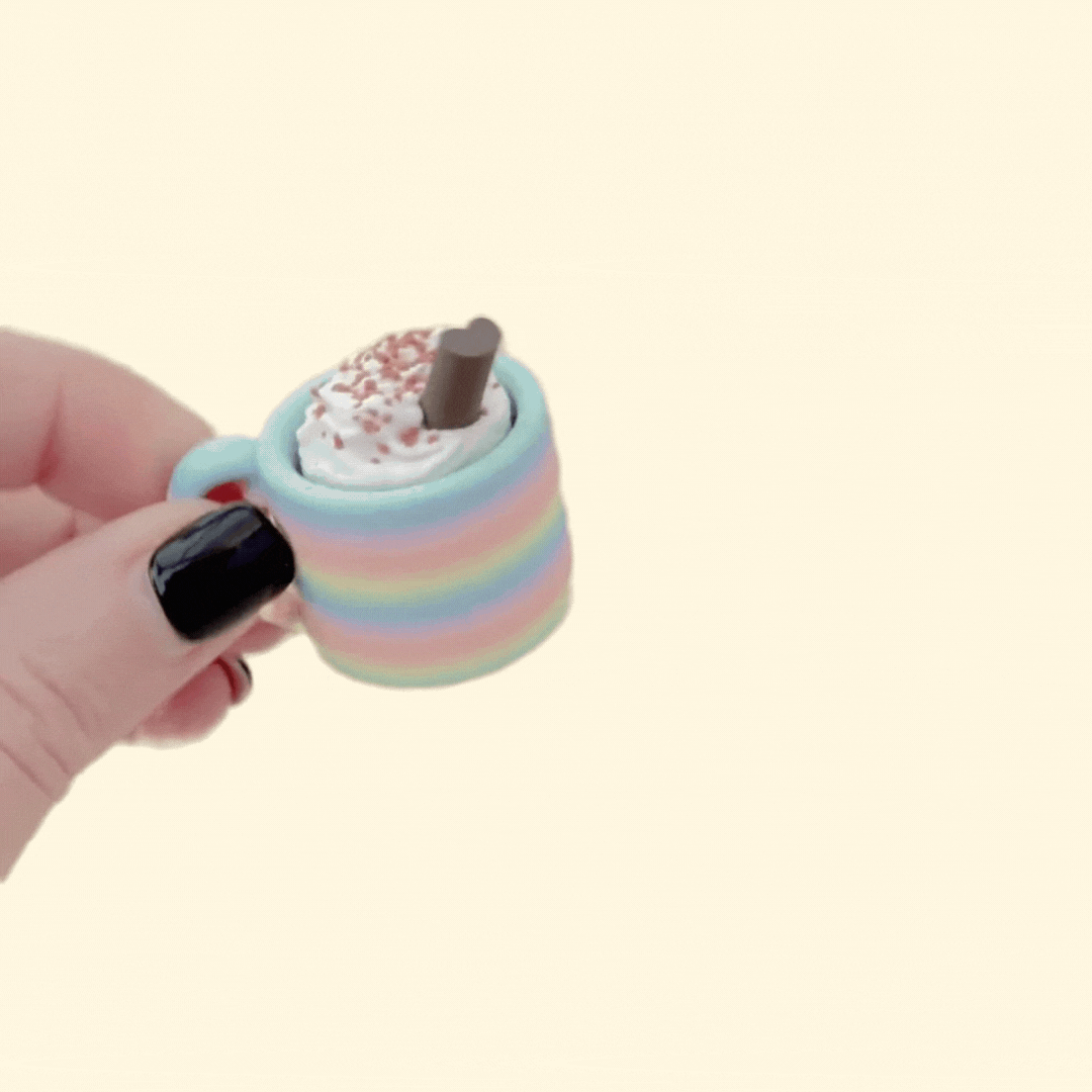 Customisable mug clicker showing drizzle, sprinkles and garnish variants.
