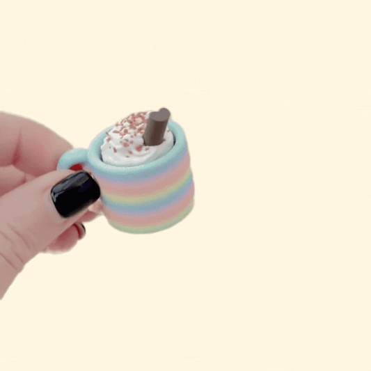 Customisable mug clicker showing drizzle, sprinkles and garnish variants.
