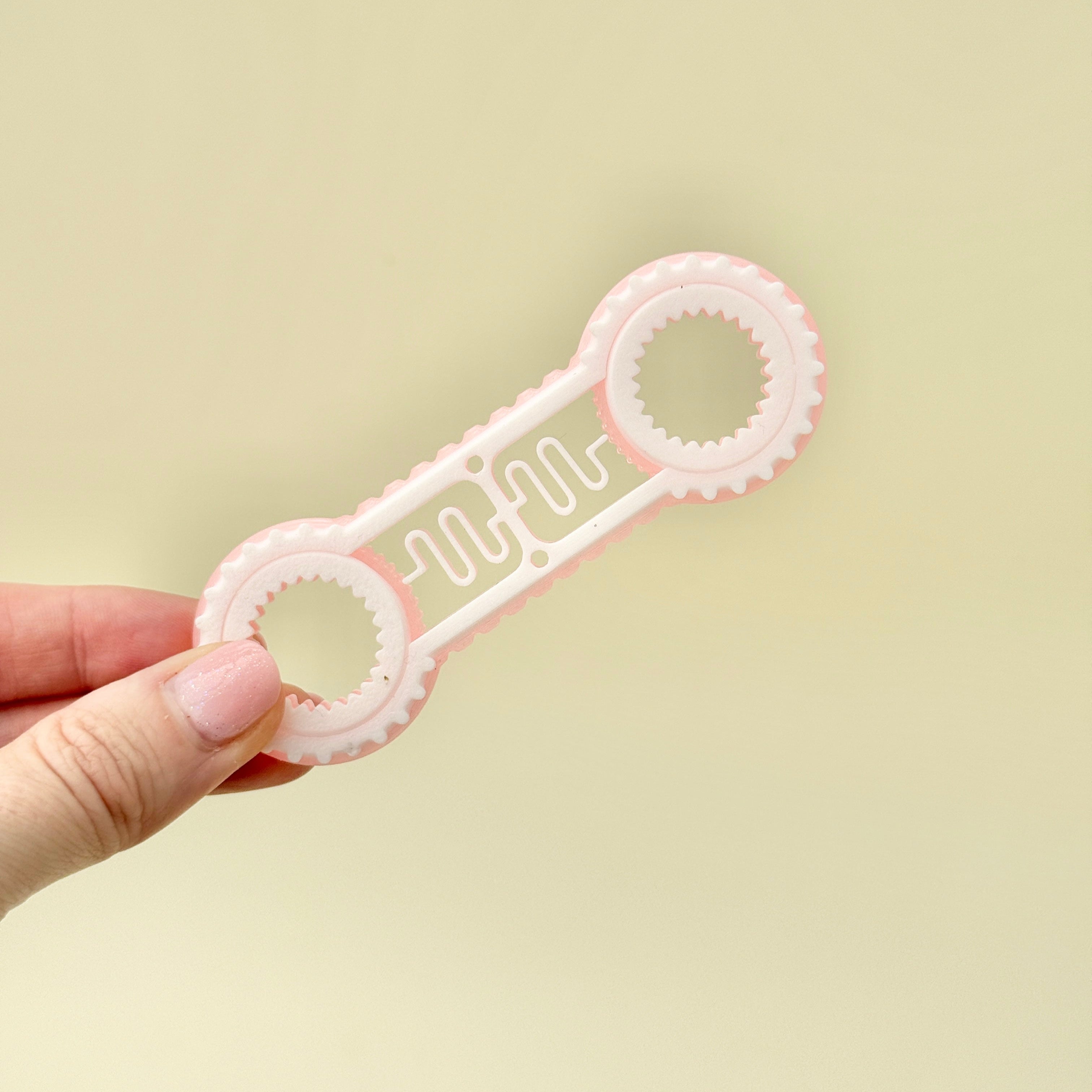 Flat, lightweight stim toy with textured edges and click feedback, great for sensory regulation and travel.