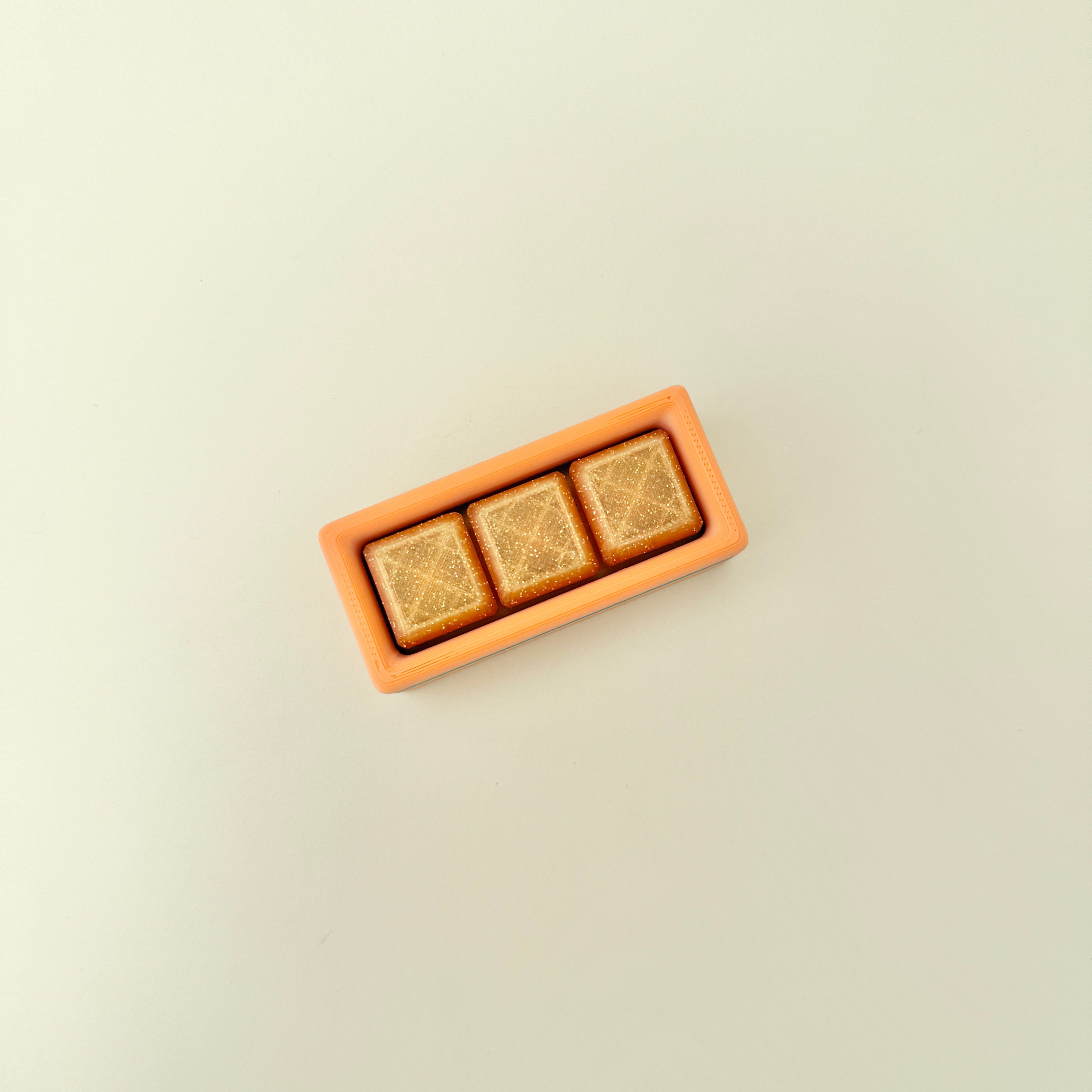 Three-button rectangular clicker toy providing tactile feedback for focus and relaxation
