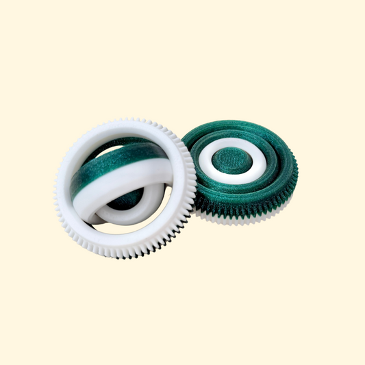 Four-section pocket spinner with fine gear ridges and a quiet, balanced spin.
