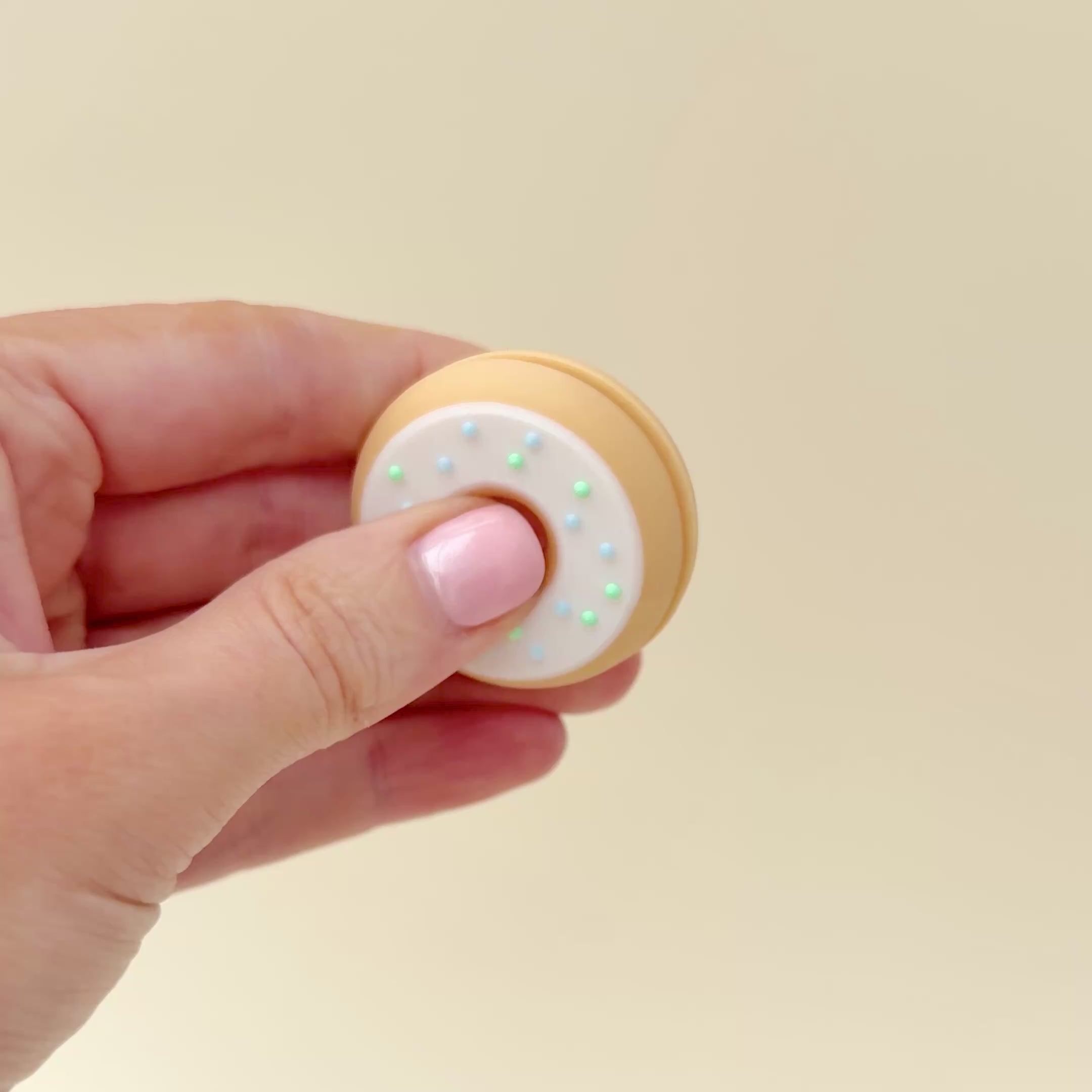 A small, 3.5cm magnetic fidget toy that is easy to carry and perfect for discreet fidgeting.